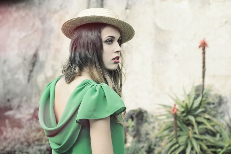 Vestido de fiesta corto en gasa verde para invitada boda, bautizo comunion de arimoka para Apparentia
